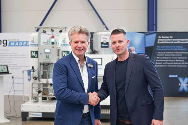 Harald Kunz, Geschäftsführer von Xteg, und Marco Jähnig, Geschäftsführer von Mader, freuen sich auf eine weiterhin gute Zusammenarbeit.