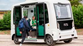 Der EasyMile EZ10, ein autonom fahrender Kleinbus mit Elektroantrieb, soll im Sommer diesen Jahres in Betrieb gehen.