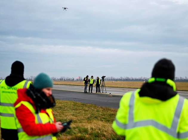 Flugversuche mit realen und virtuellen Drohnen