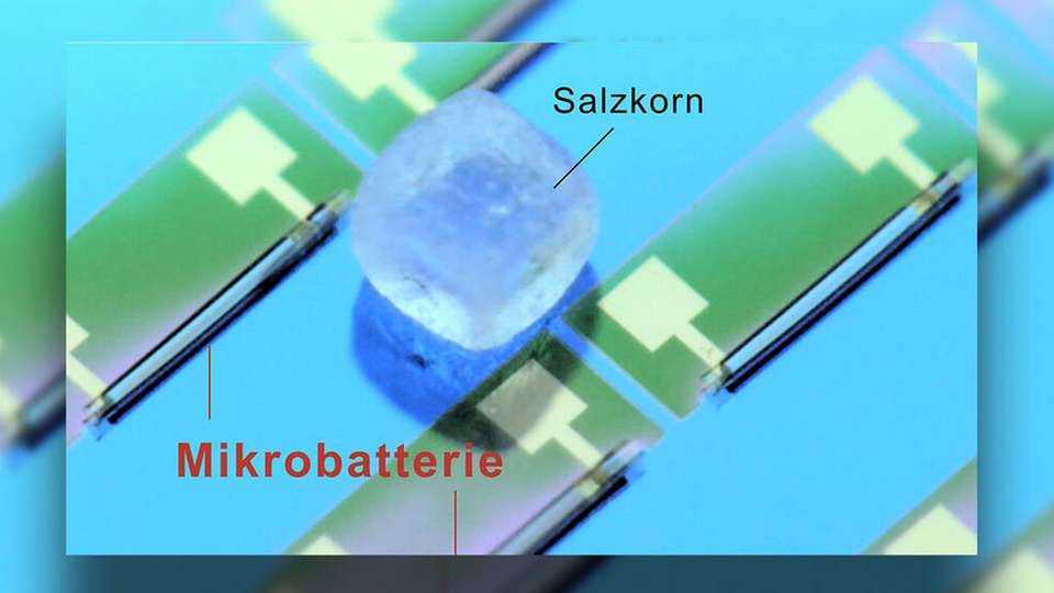 Die kleinste Batterie der Welt ist kleiner als ein Salzkorn und kann in großen Stückzahlen auf einer Wafer-Oberfläche hergestellt werden.