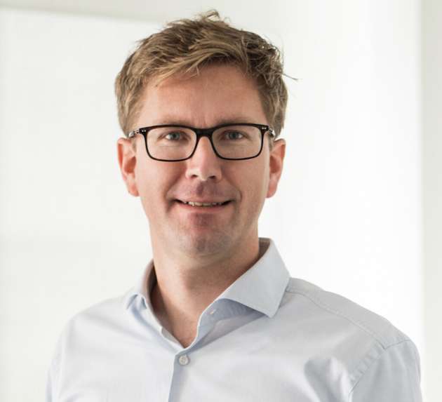 Bernhard Kirchmair ist Chief Digital Officer (CDO) bei VINCI Energies und verantwortet die Konzerndigitalstrategie sowie die geschäftsbereichsübergreifenden Digitalprogramme, digitale Partnerschaften, datenbasierte Lösungsangebote, kulturelle Transformation und die Digitalschmiede, das Digital Lab des Konzerns. Nach Gründung und Exit zweier Internet-Firmen und einem Aufenthalt im Silicon Valley war er als Unternehmensberater sowie in verschiedenen leitenden Funktionen bei großen Unternehmen tätig, zuletzt als Head of New Business Strategy beim Mobilfunkanbieter O2.