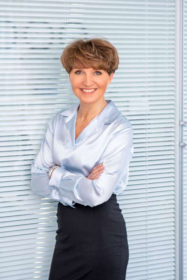 Dr. Astrid Fontaine wurde im Januar 2018 Bentleys erster Vorstand für Menschen, Digitalisierung und IT. Sie kam von Porsche Nordamerika, wo sie als Vizepräsidentin für Personal, Firmenkultur und Innovation tätig war und gleichzeitig an der Emory University Atlanta das Fach Digital Enterprise unterrichtete. Seit 1. September 2021 ist Dr. Astrid Fontaine Personalvorstand bei VW Nutzfahrzeuge.