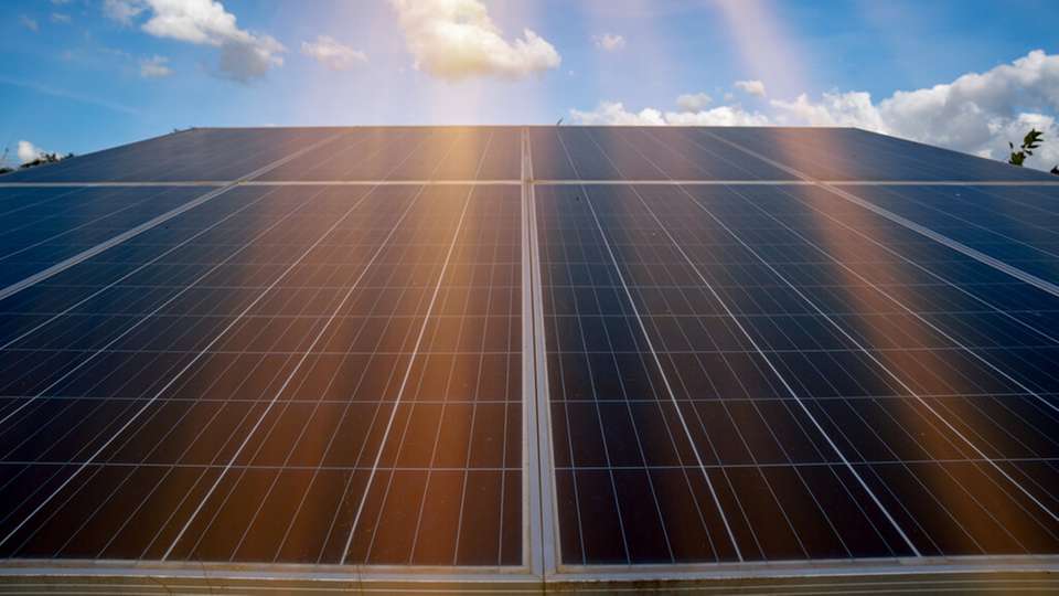Eine Vielzahl von Forschungseinrichtungen zeigt in einer Studie auf, wie sich durch Terahertz- (TRTS) und Mikrowellen-Spektroskopie (TRMC) der potenziellen Wirkungsgrad der Solarzelle vorhergesagt werden kann.