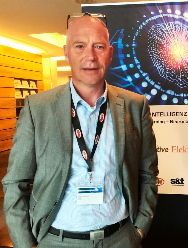 Ralf Bucksch, Technical Executive AI Applications Europe, IBM: IBM hat die Umsetzung von Industrie 4.0 von Anfang an konstruktiv mitgestaltet. So sind unter anderem das RAMI (Referenz Architecture Model Industrie 4.0) und die Verwaltungsschale maßgeblich durch IBM gestaltet. Open Architectures war ebenso ein Hauptaugenmerk in der Digitalisierung, wie auch die anfänglich eher kaum berücksichtigten Themen von Industrie 4.0, wie Kreislaufwirtschaft, Reduktion des Ressourcenverbrauchs, Vermeidung und Reduktion von Abfällen und Verwendung grüner Energien. Dies war schon immer ein Fokus unseres Handelns und unserer Technologie- und Service Angebote, die wir nochmals erheblich ausgebaut haben, um auch in Zukunft einen signifikanten Beitrag zu den dringlichen Themen der Nachhaltigkeit leisten zu können.