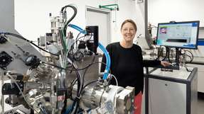Prof. Dr. Jennifer Rupp, Professorin für Chemie der Festkörperelektrolyte in ihrem Labor im Gebäude der Fakultät für Chemie der Technischen Universität München