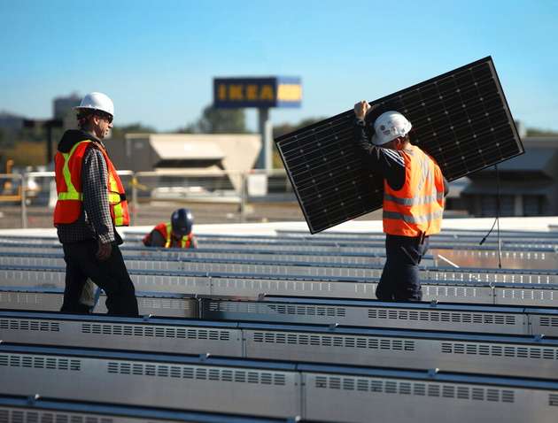 Viele Ikea Standorte in Deutschland arbeiten bereits mit erneuerbarer Energie.