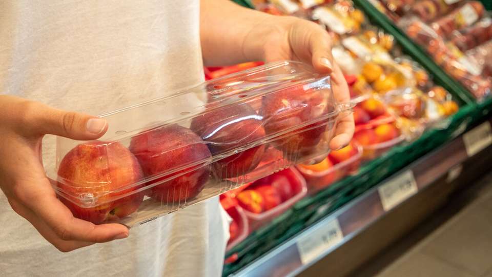 Mit oder ohne? Plastikverpackungen sind gerade bei Obst und Gemüse eher unbeliebt.
