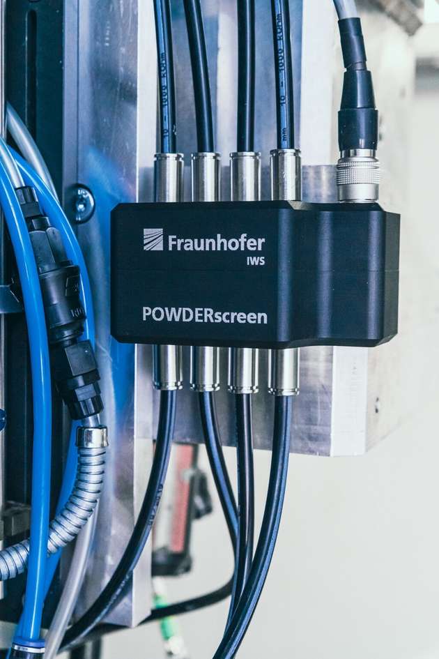 Das Pulvermessgerät Powderscreen für das Laserauftragschweißen ermöglicht genaue Messungen von Pulvermenge, die in den Laserfokus strömen.