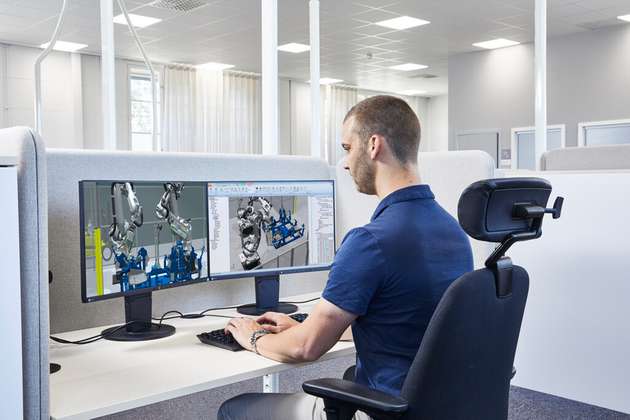 Mit Hilfe der virtuellen Inbetriebnahme mit RobotStudio von ABB können Anlagenplaner zentrale Fragen klären, lange bevor die reale Anlage vor Ort existiert: Harmonieren alle Komponenten einer Anlage miteinander? Sind Roboterprogramm und SPS aufeinander abgestimmt? Werden die Taktzeiten der Anlage erreicht?