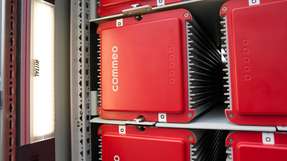 Durch das VX25 Schaltschranksystem lassen sich die schweren Batteriesysteme von Commeo problemlos einbauen.
