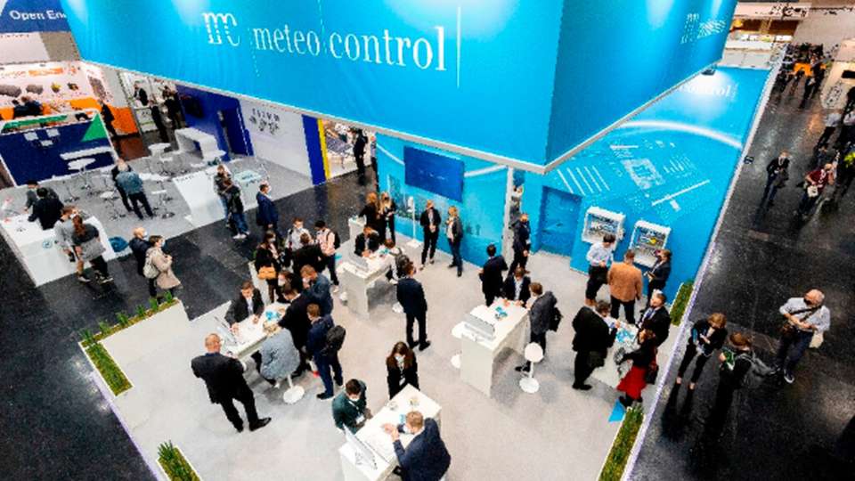 Unter dem Motto „Think Ahead“ zeigt das Team der Meteocontrol-Lösungen für die Energiewende auf der Intersolar Europe an ihrem Stand B3.574. 