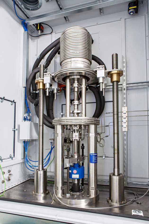 Versuchseinrichtung zur Durchführung von temperierten Ermüdungsversuchen unter Druckwasserstoff und Stickstoff im Fraunhofer Institut.