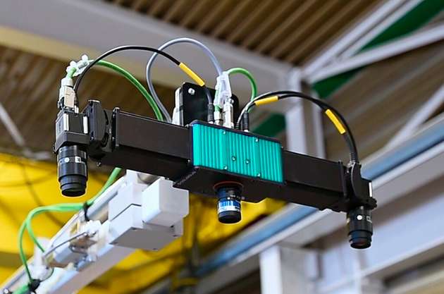 Grundlage des Bildverarbeitungssystems ist ein VMT-DeepScan-3D-Stereosensor, der oberhalb der Depalettierstation installiert ist.