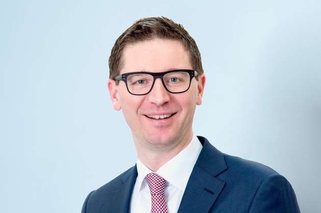 Peter Pühringer, Managing Director, Stäubli Robotics: Auf der Automatica präsentiert sich Stäubli Robotics als Komplettlösungsanbieter für die digital vernetzte Produktion. Auf unserem Messestand ist eine smarte Produktionslinie für e-Bikes zu bestaunen, anhand derer wir unsere ganzheitliche Kompetenz aufzeigen wollen. Industrie-4.0-kompatible Vier- und Sechsachsroboter, hochdynamische Cobots, mobile Robotersysteme, kollaborative Mobilroboter sowie fortschrittlichste AGVs arbeiten hier Hand in Hand. Mit dieser realitätsnahen Demoapplikation treten wir stellvertretend für alle möglichen Branchen den Beweis an, dass sich mit Stäublis einzigartiger Produktrange digital vernetzte Produktions- und Intralogistikkonzepte realisieren lassen, die neue Maßstäbe hinsichtlich Flexibilität und Produktivität setzen.