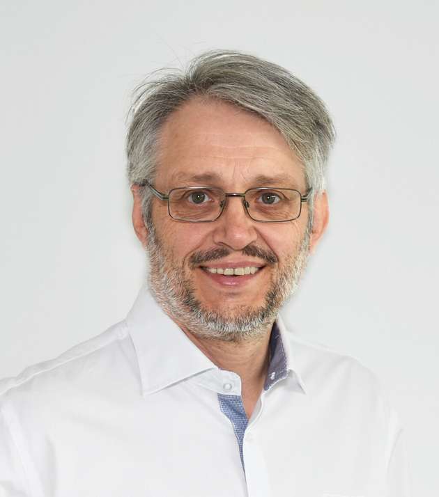 Steve Roberts, Innovation Manager, Recom: „Die Embedded World ist für Recom seit jeher ein Highlight im Messekalender, und wir freuen uns, dieses Jahr wieder dabei zu sein und uns persönlich zu treffen. Im Mittelpunkt des Jahres 2022 stehen unsere neuen RPX-Q und RPY-Q SMD-Stromversorgungsmodule für die Automobilindustrie, unser erweitertes Angebot an asymmetrischen DC/DC-Stromversorgungen mit verstärkter Isolation, die speziell für die Versorgung von IGBT-, SiC- und GaN-Gate-Treibern entwickelt wurden, sowie unser neues Angebot an kostengünstigen 40 W, 60 W und 90 W AC/DC-Stromversorgungen für industrielle sowie medizinische Anwendungen, die sowohl in robusten gekapselten als auch in gewichtssparenden Open-Frame-Versionen für die Chassismontage erhältlich sind.“
Embedded World 2022: Halle 4A, Stand 329