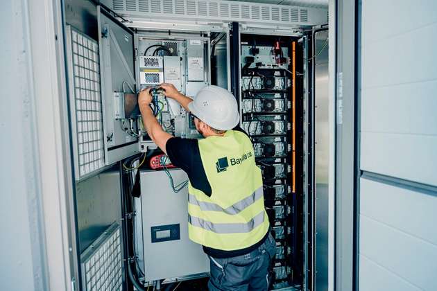 Die Speicherlösung am Firmenhauptsitz von Zimmermann PV-Stahlbau in Oberessendorf