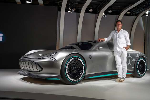 Gorden Wagener, Chief Design Officer der Mercedes-Benz Group, mit dem Vision AMG