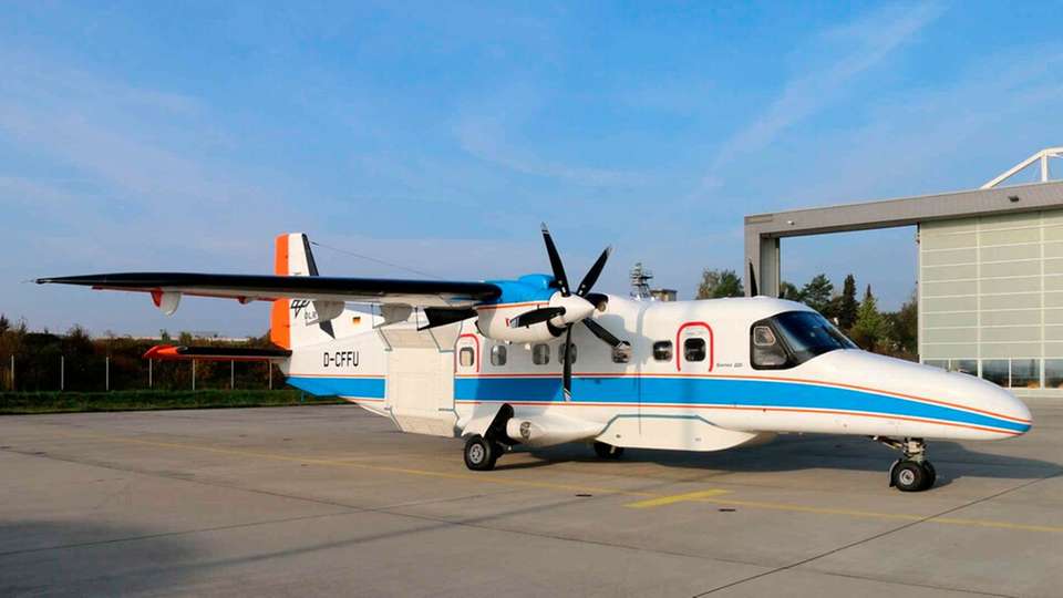 Forschungsflugzeug Dornier DO228 mit F-SAR Radarsensor an Bord