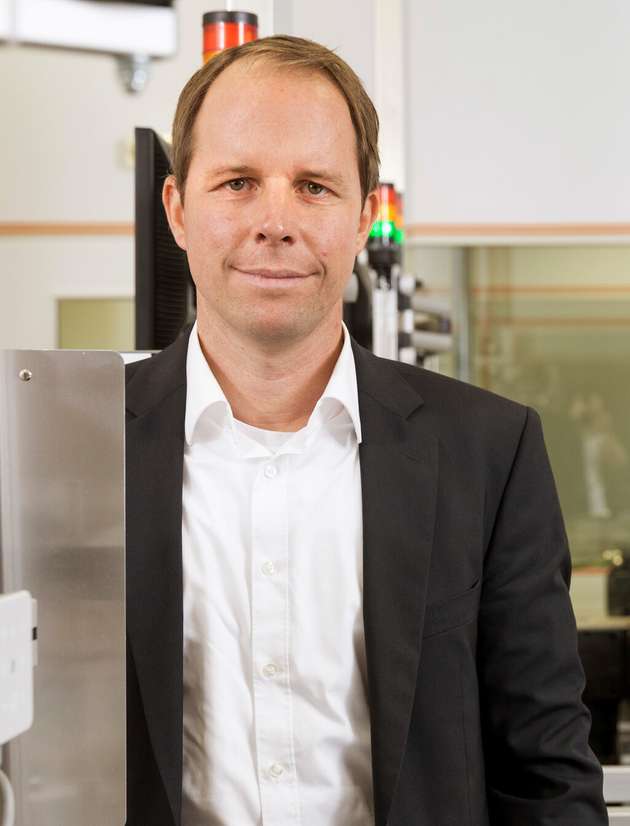 Ralf Moebus, Leiter Produktmanagement Automation, Lapp: Die Vielfalt der Feldbusse hat die Anwender seit jeher vor Probleme gestellt. Speziallösungen wie IO-Link bestechen durch ihre kostengünstige Implementierung in einfache Sensorik und werden damit weiterhin attraktiv sein. Für neue Anwendungen, wo Daten auch in anderen Systemen als der SPS benötigt werden, oder Sensorik mit höherer Datenrate angebunden werden soll, wird SPE sehr interessant. Auch bei bestehenden Anlagen, die nachträglich smart gemacht werden sollen, kann per SPE ein weiterer Kommunikationspfad einfach nachgerüstet und mit dem restlichen Ethernet basierten Fabriknetz nahtlos integriert werden. Insofern ist SPE sowohl für neue Anlagen aber auch für Retrofit bestehender Anlagen sehr interessant.