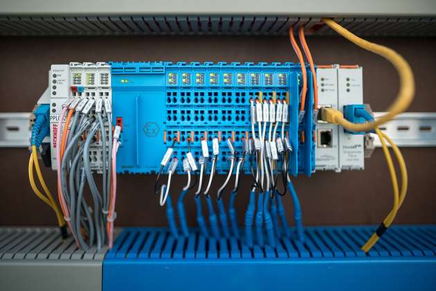 Mit dem eigensicheren ELX-System können die Signale direkt aus dem Ex-Bereich erfasst und verarbeitet werden. 