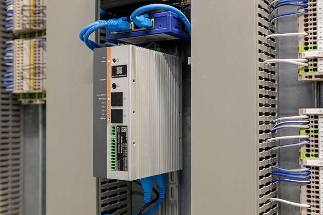 Stellt im Schaltschrank die Verbindung der Messtechnik mit dem IIoT-Ökosystem Netilion von Endress+Hauser her: FieldEdge SGC500.