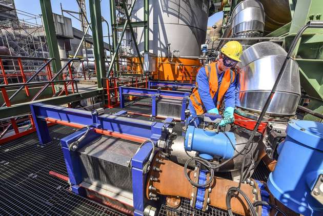 The heat exchangers are in installed in the immediate vicinity of the intermediate absorber (background).