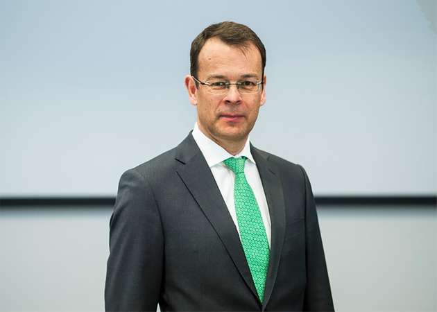 Dr. Joachim Kreying, Geschäftsführer bei Infraserv Höchst: Die Versorgungssicherheit in unsicheren Zeiten hat für uns und unsere Partner in der Industrie zurzeit höchste Priorität. Als Betreiber des Industrieparks Höchst arbeiten wir daher intensiv an der Energieversorgung der Zukunft. Mit unserer über 100-jährigen Expertise in der Wasserstofftechnologie unterstützen wir bei uns am Standort und auch überregional den Aufbau der notwendigen Infrastruktur. Für das nachhaltige Gelingen der Transformation braucht es aber ein leistungsfähiges, vernetztes Umfeld, das zukunftsfähige, auch im industriellen Maßstab funktionierende Lösungen ermöglicht. Da muss dann auch das Standortmodell passen. Auf der Achema zeigen wir den Besuchern, wie wir mit nachhaltigen und smarten Lösungen Potentiale aktivieren.