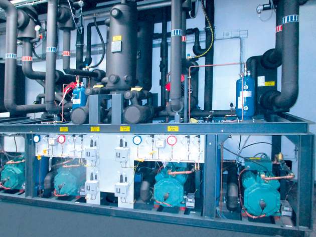 Eine zweistufige Kälteanlage mit dem Kältemittel R 513A und CO2 sorgt für die richtige Prozesskälte bei dem Spezialchemikalien-Hersteller.