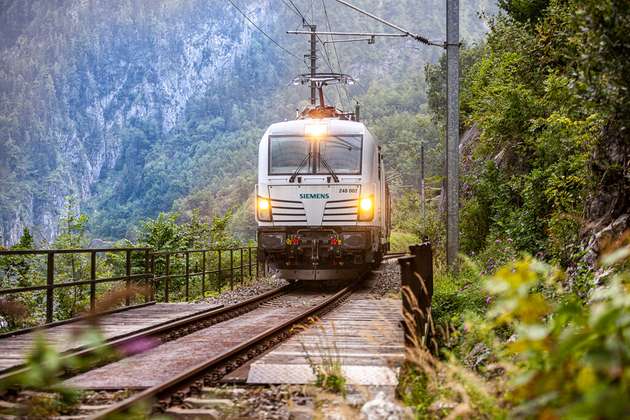 Der Vectron Dual Mode vereint die Vorteile von vollwertigen Diesellokomotiven mit denen von Elektrolokomotiven.