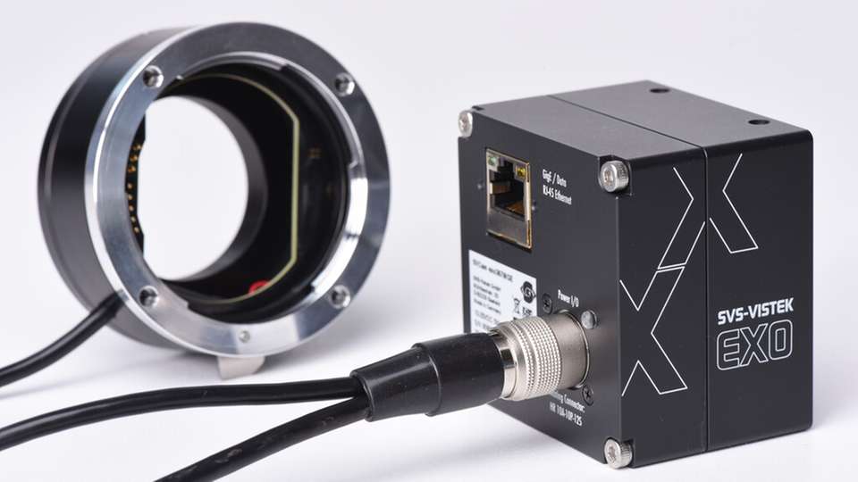 Der EF-Adapter von SVS-Vistek liefert eine Autofokus-Funktion, um Bilder von eingehenden Elektronikgebinden unabhängig von ihrer Höhe aufzunehmen.