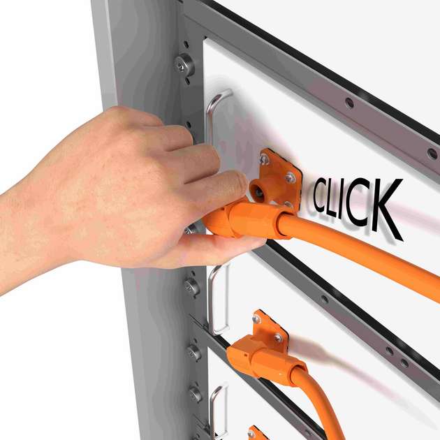Steckbare und verpolungssichere Geräte- und Kabelsteckverbinder eignen sich ideal für die flexible Installation in Energiespeichern.