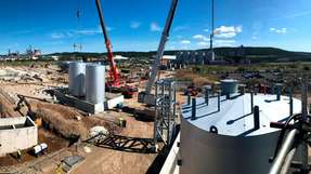 Große Fortschritte bei den Bauarbeiten in Teesside, England: Igus Partner Mura Technology nimmt Anfang 2023 die weltweit erste HydroPRS-Anlage für das chemische Recycling von Kunststoffabfällen in Betrieb.