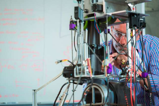 Nach mehreren Studienabschlüssen und einer 20-jährigen beruflichen Laufbahn wurde George Lordos Doktorand am MIT, um an Technologien zu arbeiten, die es Menschen ermöglichen, auf dem Mars zu leben.