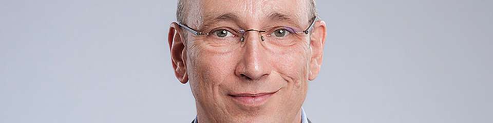 Andreas Falke ist Geschäftsführer des FBDi Verbandes. Er löst Wolfram Ziehfuß ab. Er bekleidete über 21 Jahre verschiedene Positionen im Handel, davon 15 Jahre in Vertrieb und Marketing bei Arrow und 2,5 Jahre Einkaufsleitung in der Elektronikbranche.