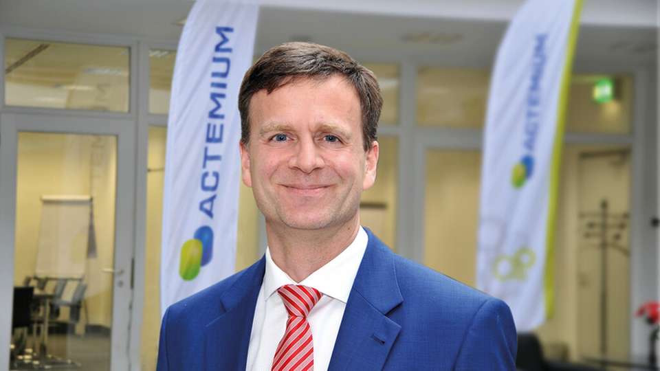 Jens Roseneck ist Executive Vice President bei Actemium Deutschland. Der Diplom-Ingenieur und Wirtschaftsingenieur beschäftigt sich seit mehr als 25 Jahren mit dem Energieanlagenbau. Er kennt die technischen Herausforderungen und weiß, dass der Erfolg der Energiewende von mehreren Faktoren abhängt.
