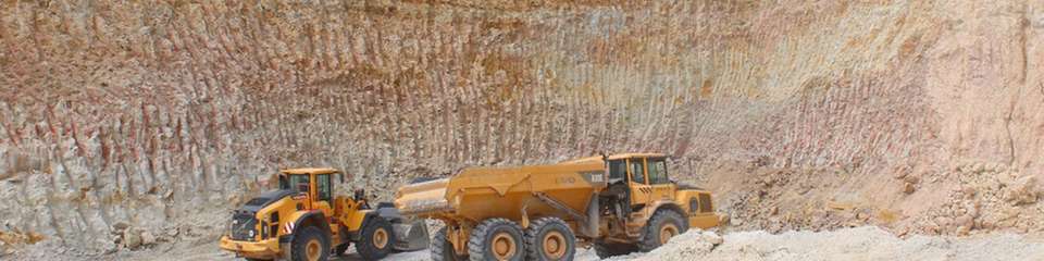 Abraum- und Abfallstoffe, die beispielsweise beim Abbau von Gestein entstehen, haben ein hohes Potenzial für die Anwendung in der Zementproduktion.