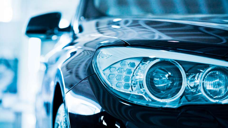 Um bei der Entwicklung von Fahrzeugen Platz zu sparen, hat das Fraunhofer-Institut nun eine Möglichkeit entwickelt um Sensoren in den Scheinwerfern zu integrieren.