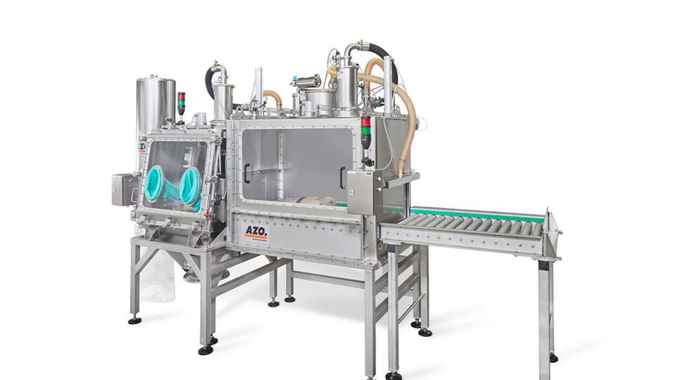 Ergonomisches Aufgeben von gesundheitsgefährdenden Stoffen in geschlossene Systeme ist mit Sackaufgabestation OBE 3 von Azo problemlos möglich.