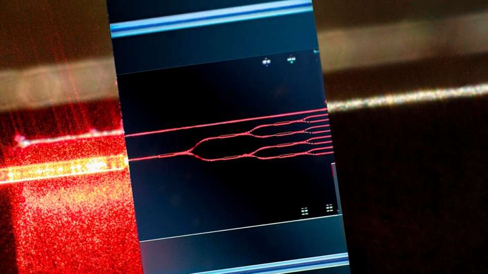 Lotunterstützte Selbstjustage ermöglicht kostengünstigen Aufbau elektrooptischer Schnittstellen für die Datensicherheit.