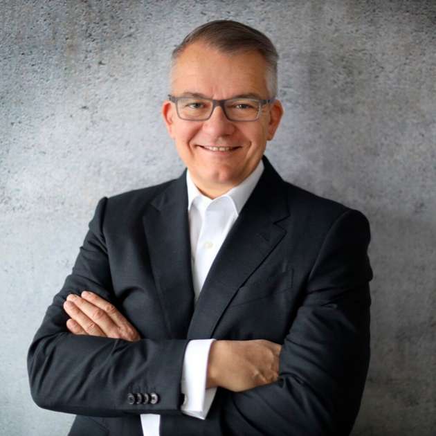 Markus Keddi hat das Studium der Sozialwissenschaften und seine Promotion in Psychologie an der Universität der Bundeswehr München abgeschlossen. Seit über 20 Jahren ist er in leitenden HR-Funktionen deutscher großer Familienunternehmen des Maschinenbaus und der Automobilzulieferindustrie tätig. Bis Juni 2022 war er Konzernpersonalleiter bei Voith, welches mit 20.000 Mitarbeitenden eines der größten Familienunternehmen Europas ist. Heute ist er Global Head of Human Resources bei ElringKlinger.