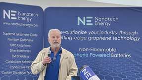 Scott Laine, Chief Operating Officer von Nanotech, sprach bei der Grundsteinlegung für die neue Fabrik am 2. November.