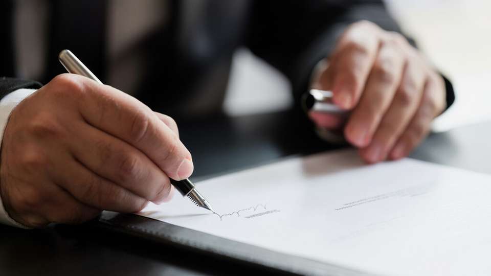 Infineon sichert die Halbleiterversorgung von Automobilhersteller Mit der Unterzeichnung der Absichtserklärung möchte man einen ersten Schritt in eine gemeinsame Zukunft gehen.