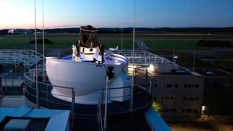 Die optische Beobachtungsstation des DLR nit ihrerm neuartigen Teleskop ermöglicht völlig neue Experimente.