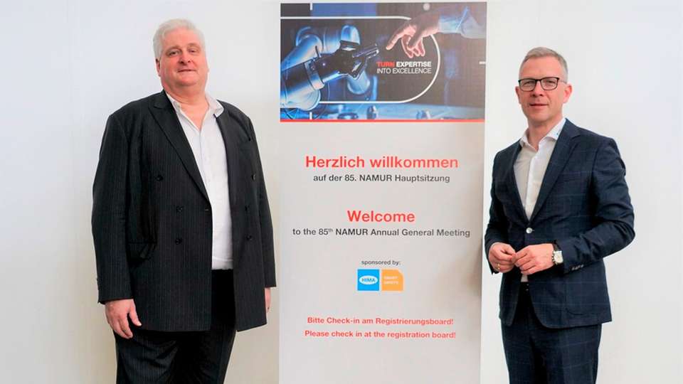 Peter Sieber und Jörg de la Motte stellten auf der NAMUR Hauptsitzung die neue Digitalisierungsstrategie vor.