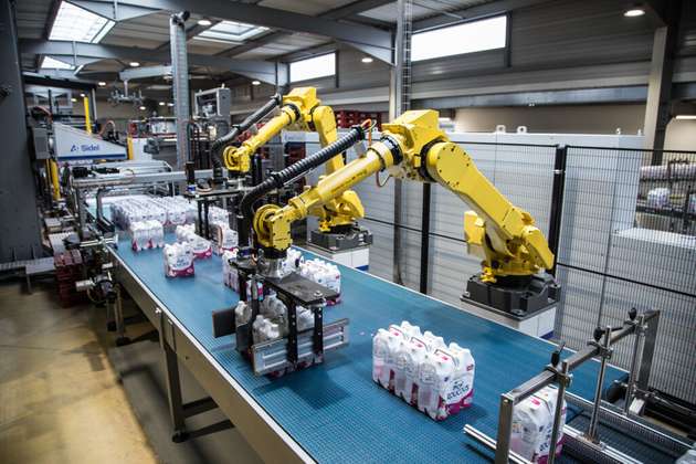 Die neue schlüsselfertige Abfüllanlage produziert erfolgreich 40.000 Flaschen/Stunde.