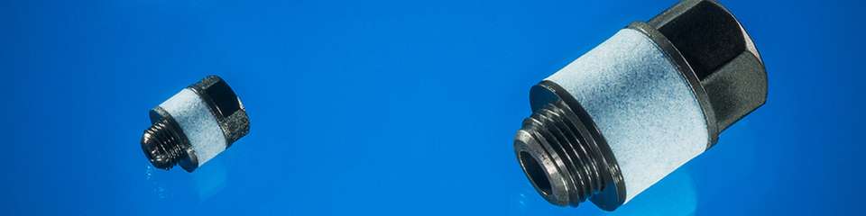Die „Push-In“ Schalldämpfer lösen Drehgewinde durch ihr Stecksystem ab, was insbesondere bei kleinen Größen sinnvoll ist. Regulierbare Schalldämpfer, auch Restriktoren genannt, liefern dem Nutzer einen zusätzlichen Wert dank der Möglichkeit zur Feinregulierung der durch den Restriktor austretenden Luft mithilfe eines Innensechskantstiftschlüssels.