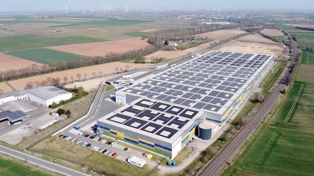 Gemeinsam mit der Firma Wirsol Roof Solutions hat CarbonFreed bei Pfenning Logistics in Monsheim ein Solarprojekt mit einer Gesamtkapazität von 3,74 MWp umgesetzt – im Sommer 2022 noch ohne Verwendung der „Gridcert“-Software.
