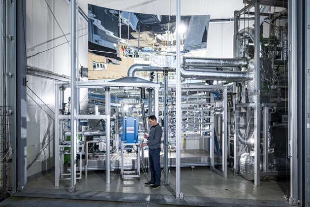 Der neue NECOC-Anlagenverbund am KIT produziert den Hightech-Rohstoff Kohlenstoff aus dem klimaschädlichen CO2 der Umgebungsluft.