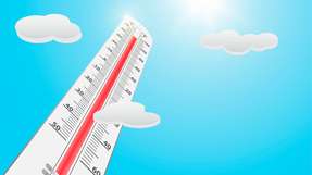 Knallt die Sonne vom Himmel, wird es schnell unerträglich heiß im Eigenheim. Statt Klimaanlagen könnten neuartige Dämmmaterialien für angenehme Temperaturen sorgen.