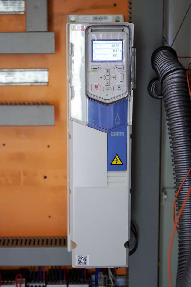 Der Frequenzumrichter ACQ580 verfügt über eine integrierte Pumpenreinigungsfunktion.